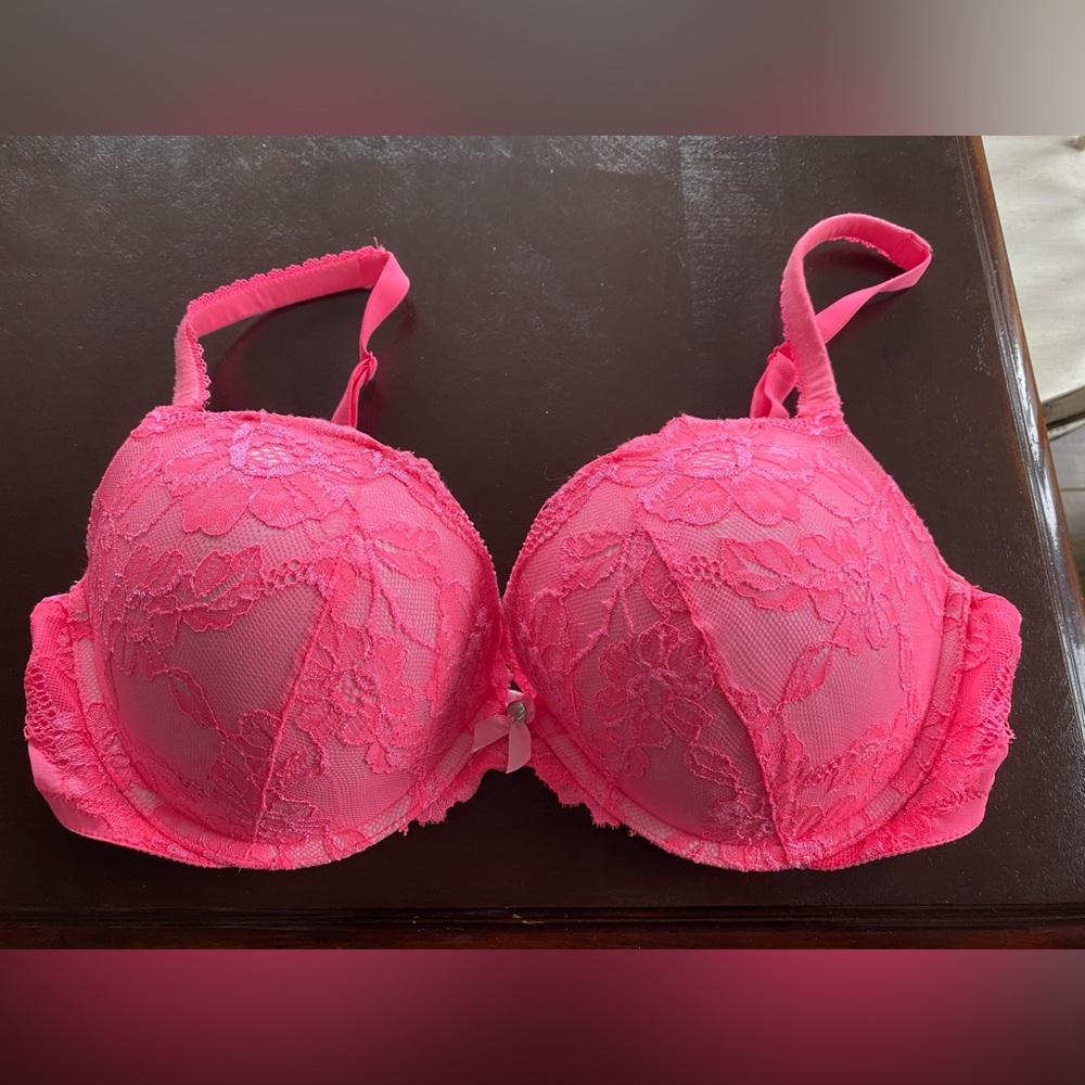 Almost new Victoria’s Secret bra. In beautiful condition. Padded.